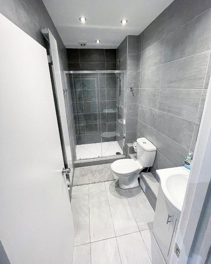 Ak Serviced Apartments - Exclusive Two-Bedroom Apartment Кардиф Екстериор снимка